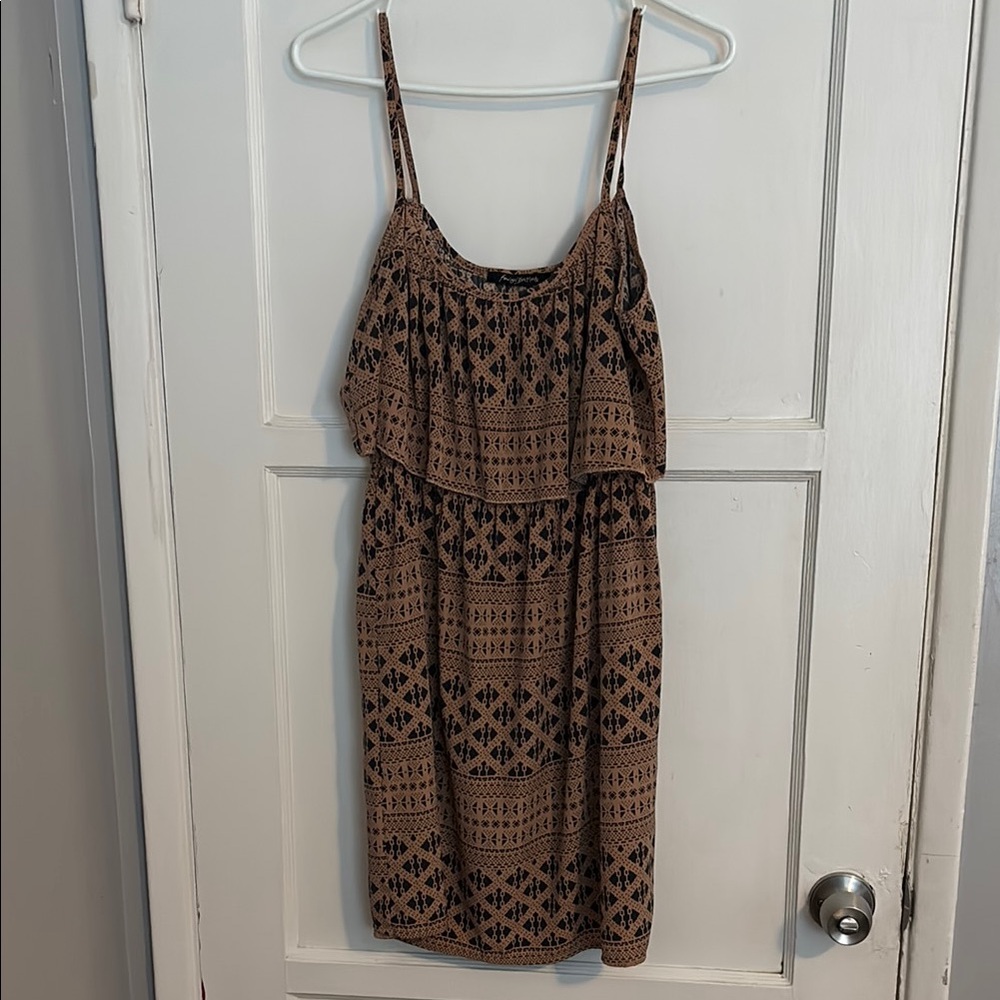 FOREIGN EXCHANGE DRESS
SIZE MEDIUM